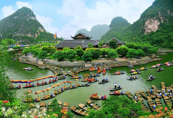 Vietnam Tour – A Journey Through Culture